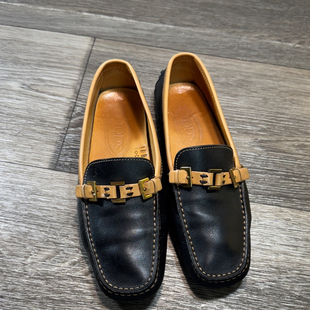 TOD’s Black Leather Loafers with Tan Accents woman’s size 37 (s263)